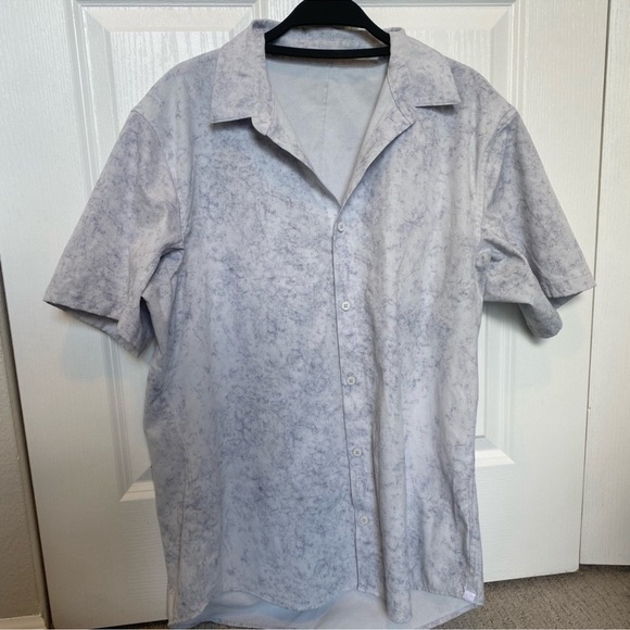 Lululemon airy on the move button up - Picture 1 of 4